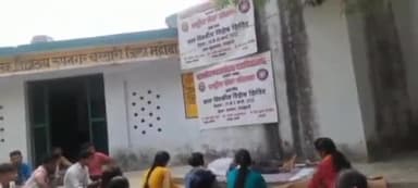 राजकीय स्नातकोत्तर महाविद्यालय चरखारी #राष्ट्रीय_सेवा_योजना के सात दिवसीय शिविर के #छठवें_दिन स्वयंसेवकों ने दैनिक कार्य, योग, प्रार्थना स्वल्पाहार के पश्चात रूपनगर में श्रमदान कर लोगों को स्वच्छता के प्रति जागरूक किय, बेटी बचाओ बेटी पढ़ाओ