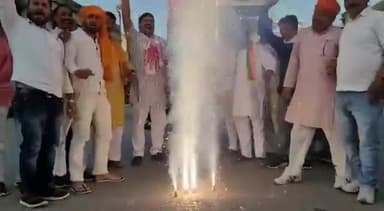 दूसरी बार योगी #आदित्यनाथ जी को #मुख्यमंत्री की शपथ लेने पर कार्यकर्ताओं के साथ पटाखा फोड़ जश्न
#योगी_दोबारा