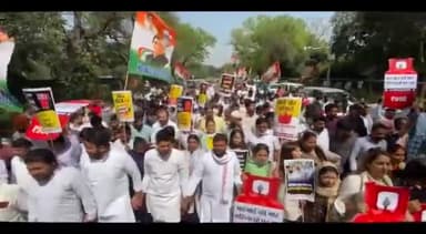 तुम भले ही मीडिया में महंगाई के खिलाफ हमारा ये विद्रोह दिखाओ या ना दिखाई, किंतु हम अपना काम जारी रखेंगे। #युवाकांग्रेस