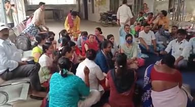हाजीपुर: बिहार चिकित्सा एवं जन स्वास्थ्य कर्मचारी संघ ने किया धरना प्रदर्शन #hajipurnews  #vaishali_live_news_24