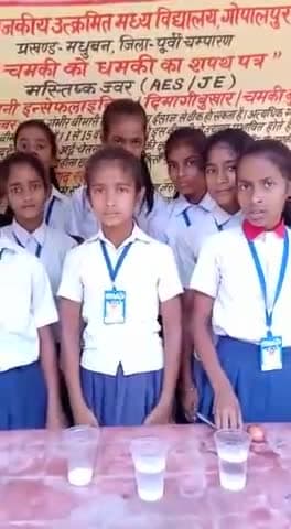 उत्तर प्रदेश के शिक्षक #मधुबन में हुए चर्चित।विशेष अंदाज़ में पढ़ाना-छात्रों को कर रहा उत्साहित।देखें पूरी वीडियो#धनंजय सर