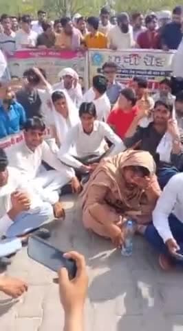 #नूह_मेवात: नूह जिले के नेताओं ने फॉरलेन रोड को लेकर कड़ाके कि धूप में निकाला पैदल मार्च
#खूनी_रोड
#Ashfaq_Khan_Sunariya