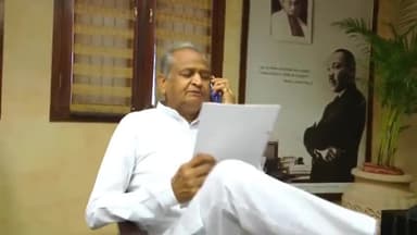 करौली में कर्तव्य निभाते हुए 4 लोगों की जान बचाने वाले कॉन्स्टेबल नेत्रेश शर्मा से फोन पर बात कर धन्यवाद किया #news_upda