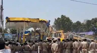 भोजीपुरा सपा विधायक शहजिल इस्लाम के पेट्रोल पंप पर बुलडोजर चला #bareily #bjpitcellexposed @bjp4uttarpradesh
