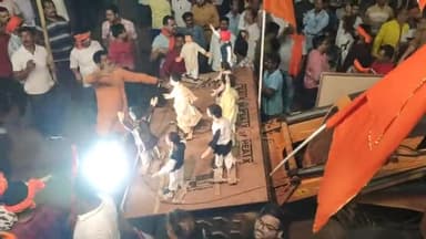 हजारीबाग के रामनवमी के नवमी के जुलूस में शहर के पंच मंदिर चौक की बुलडोजर झांकी रही आकर्षण का केंद्र
#रामनवमी2022