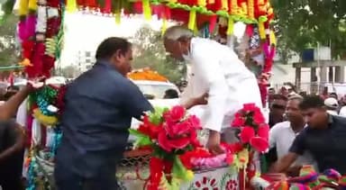 आवδ राजगीर घूमें
और टमटम सवारी का आनंद लδ 😀😊
#NitishKumar #Rajgir #Nalanda #tourists