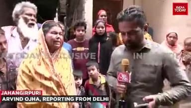 बिना कसूर अरेस्ट कर लिया, मेरा बच्चा पांच वक्त का नमाजी है, रोजा खोलने जा रहा था, किसी से बंदूक लेकर गोली चलाई उसने, मासूम है, अब पता नहीं कहाँ गया
हाय मेरा मासूम रोजेदार बेटा , बस गोली ही तो चलाई थी #jahagirpuri #जहांगीरपुरी