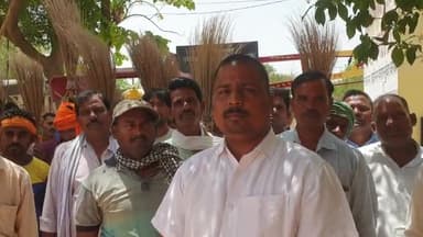 #सुबेहा थाना क्षेत्र के कस्बा सुबेहा स्थित नगर पंचायत कार्यालय पर सभी कर्मचारियों ने किया प्रदर्शन.....