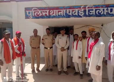 *भगवती मानव कल्याण संगठन एवं भारतीय शक्ति चेतना पार्टी #पवई_विधानसभा जिला पन्ना के कार्यकर्ताओं ने पकड़ी 2पेटी गोवा (100पाव)2 पेटी प्लेन (100पाव)1 पेटी बीयर (12 बाटल 1लीटर) (कुल 5पेटी) अवैध शराब*
भगवती मानव कल्याण संगठन एवं भारतीय शक्ति च