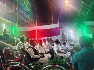 हुसैनाबाद प्रखंड के ग्राम पोलडीह में सूबेदार सिंह के बेटे नितीश कुमार सिंह के तिलक समारोह में शामिल होकर बधाई एवं शुभकामनाएं दिया।
#stayblessedalways
#husainabad