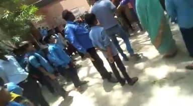 बेगूसराय: begusarai: bina anumati ghuse patrakar democracy ka 4tha sthambh hua pradushit .#siksha
#journalist
hm दबंग या सही?