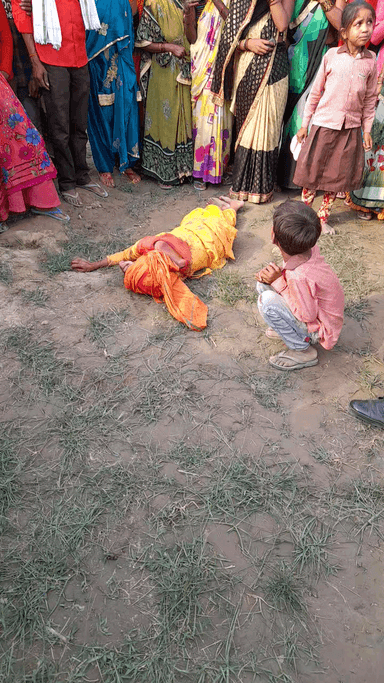 हरदोई: kairmair thana shursha distik hardoi @#do pacho mai marpit jam kar khet ke birod mai jam kar huyi marpit