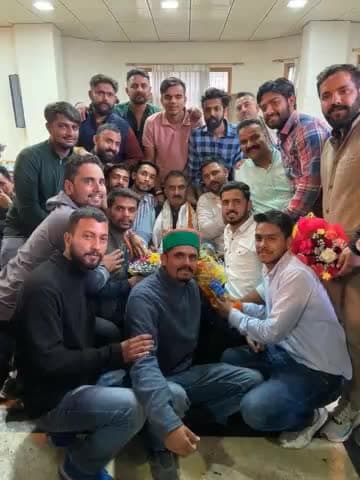 नवनियुक्त कांग्रेस राज्य प्रचार समिति अध्यक्ष आदरणीय ठाकुर सुखविंदर सिंह सुक्खू जी के प्रथम बार कांग्रेस कार्यलय राजीव भवन शिमला आगमन पर प्रदेश NSUI इकाई द्वारा पुष्पगुच्छा भेंट कर स्वागत किया तथा बधाई एवं शुभकामनाएं दी।
#nsuihimachal