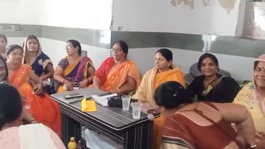 #देवरिया #भाजपा महिला मोर्चा के #पदाधिकारियों ने पार्टी #कार्यालय पर बैठक कर #माइक्रो #डोनेशन #की किया समीक्षा।