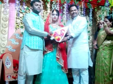 अपने #मोतिहारी_विधानसभा क्षेत्र अंतर्गत नगर निगम नवनिर्मित वार्ड नंबर 9 पतौरा में राजकुमार प्रसाद कुशवाहा जी के पुत्र के बहुभोज में उपस्थित होकर वर वधु कों आशीर्वाद दिए। https://t.co/98yb2sX3vX