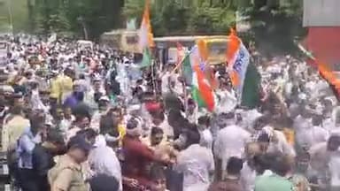 इन पानी की बौछारों से अगर कांग्रेसी डरे होते,
तो आज देश में अंग्रेज, तुम उनके मुखबिर होते
#युवा_शंखनाद - CM HOUSE घेराव