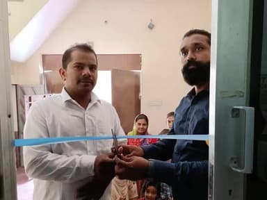 नवप्रतिष्ठान की बधाई प्रेषित की।
#सद्गुरु ईमित्र सेंटर के नए प्रतिष्ठान पर सेंटर के owner मेरे छोटे भाई नवीन जी भाटी को नवीन प्रतिष्ठान में पहुंचकर बधाइयां प्रेषित की अशोक जी गहलोत के घर के पास ब्रह्मपुरी मानसागर पार्क महामंदिर