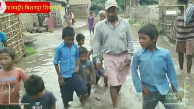 बारिश के कारण गांव में जलजमाव लोगों का घर से निकलना हुआ दूभर #news18 #news24 #biharupdates