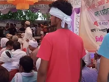 चिड़ावा: #sultana में धरना प्रदर्शन करते ग्रामीण