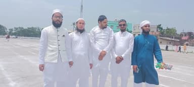 हिंदू मुस्लिम सिख ईसाई !यह गुलदस्ता न्यारा है!जाति धर्म का झगड़ा छोड़ो!जय हिंद का हमारा नारा है आपस की सब नफरत छोड़ो !मानवता का पाठ पढ़ो देश को आगे बढ़ाना है तो।सब हाथ मिलाकर साथ चलो पशु-पक्षी आदि सभी प्राणी झुंड बनाकर मिलकर रहते #नौशाद