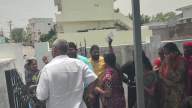 వత్సవాయి: వత్సవాయి గ్రామంలో లే అవుట్ 3 నందు ప్లాట్లు తమకు వద్దంటూ సమావేశం నుండి వెళ్లిపోయిన లబ్ధిదారులు