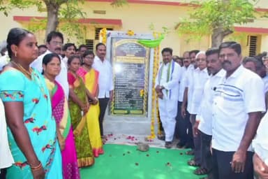 వత్సవాయి: రైతును రాజుగా చూసే ప్రభుత్వం వైఎస్సార్ ప్రభుత్వమని లింగాల గ్రామంలో తెలిపిన ప్రభుత్వ విప్ సామినేని ఉదయభాను