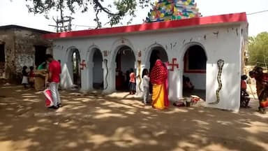 गोला: सुतरी तथा अन्य आसपास के गाँव के महिलाओ ने की #वटसावित्री की पूजा अर्चना,ईश्वर से मांगे सदा सुहागन रहने की आशीर्वाद