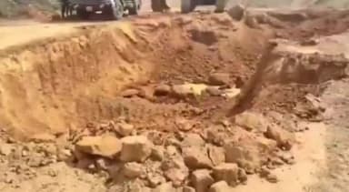 సత్యవేడు: మదనంజేరి గ్రామంలోని గ్రావెల్ క్వారీలో తగలబడిన హిటాచీ వాహనం.. కేసు నమోదు