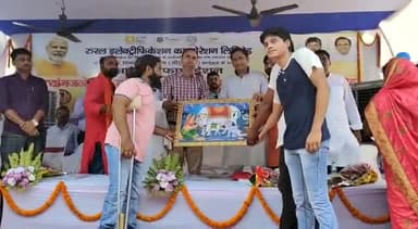 #आज_गोगरी_अनुमंडल में 350 दिव्यांगों के बीच में #बैटरी_साइकिल #सिंगल_साइकिल #स्टूल_साइकिल #व्हीलचेयर का वितरण किया गया इस मौके पर मौजूद खगड़िया #डीएम_आलोक रंजन घोष #माननीय_सांसद चौधरी महबूब अली कैसर