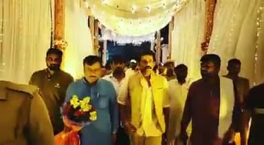 गोरखपुर: #गोरखपुर
#सांसद#रविकिशन शुक्ल गोरखपुर के डॉक्टर के के शाही के पारिवारिक समारोह मे शामिल होने पहुंचे @cooldued90 @news18I