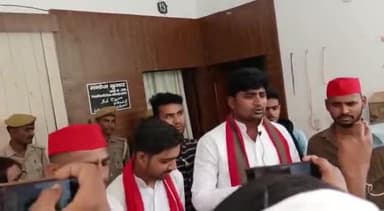 आज महोबा जिलाधिकारी कार्यालय पर खराब स्वास्थ्य सेवाओं एवं व्याप्त भ्रष्टाचार और स्टॉप की कमी पूरी करने एवं अन्य स्वास्थ्य संबंधी समस्याओं के लेकर #हल्लाबोल समाजवादी नौजवान साथियों के साथ।
#भ्रष्ट_योगी_सरकार