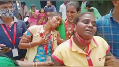 అచ్యుతాపురం: అచ్యుతాపురం ఎస్ఈజడ్ పరిశ్రమల్లో అమ్మోనియా విష వాయువులు లీక్.. వందలాది మహిళా ఉద్యోగులకు అస్వస్థత.. ఆసుపత్రులకు తరలింపు