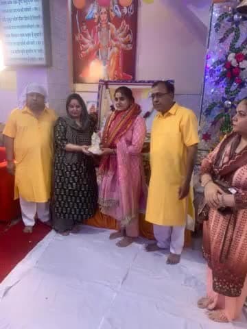 आप सब को मेरा प्रणाम। आज 1 नंबर एफ ब्लॉक मंदिर में शनि जयंती के उपलक्ष्य में आयोजित कार्यक्रम में जाने का सौभागय प्राप्त हुआ। वहाँ प्राप्त स्नेह एवं आशीर्वाद के लिए आप सभी को दिल से साधुवाद। 
#शनि_जयंती
#जय_शनि_महाराज