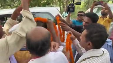 पटना ग्रामीण: आज सुबह सिवान के महराजगंज में प्रशांत किशोर का स्वागत करते स्थानीय लोग।
#PKFanClub #JanSuraaj