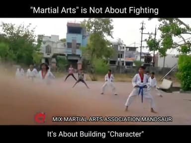 Martial Arts Training
Coach @adityachanal
#mandsaur #martialarts #taekwondo