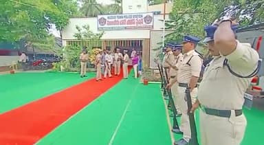 నూజివీడు: వార్షిక తనిఖీలలో భాగంగా పట్టణ పోలీస్ స్టేషన్ను పరిశీలించిన జిల్లా SP రాహుల్దేవ్ శర్మ