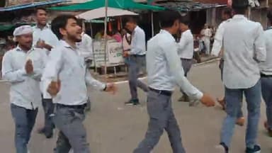चरखारी: जिला शिक्षा एवं प्रशिक्षण संस्थान चरखारी के प्रशिक्षुओं द्वारा सड़क सुरक्षा जागरूकता रैली निकाली गई और #नुक्कड़_नाटक के माध्यम से लोगो को जागरूक किया