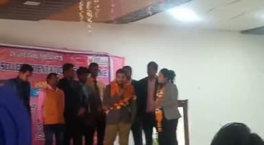 जब आप कुछ बड़ा करना चाहेंगे तो #समस्या आना तय है,मगर उस से लड़ने की #पॉवर आपके अंदर ही होती है,तो अपने आप को पहचाने