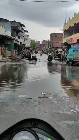 हुज़ूर: rajdhani Bhopal mein gharon mein bhara Pani
#bhopal
#newslive
#todayhpnews