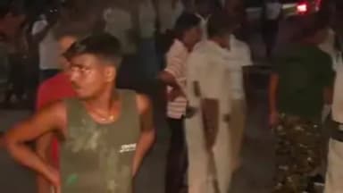 बेगूसराय में युवक पर अंधाधुंध फायरिंग: सिर और
पेट में लगी गोली, घटनास्थल पर ही हुई मौत!
#begusarai #फुलवरिया