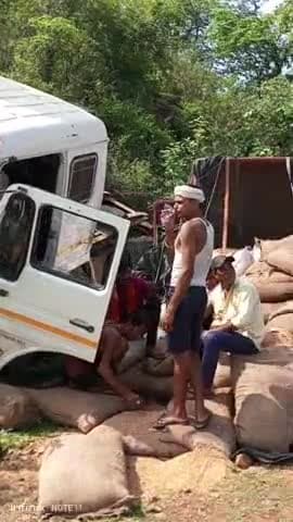 गुनौर: #pannanews #amanganjghati #acccident #bhairavghati