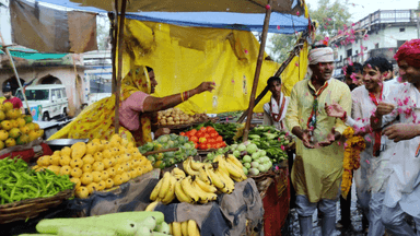 राघोगढ़: आरोन में #जयवर्धन सिंह जी का बारिश में अनोखा अंदाज ......