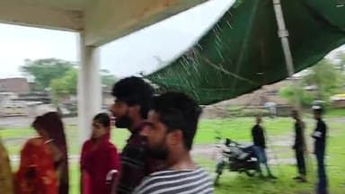 नलखेड़ा: #नलखेड़ा झमा-झम बारिश के साथ धना-धन वोटिंग
नलखेड़ा नगर वासि बारिश के चलते उत्साह के साथ वोटिंग कर रहे @agar