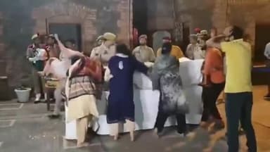 Kashmiriyat killed another kashmiri cop in kashmir, meanwhile majority of kashmir are sharing this video #rajeshyadav