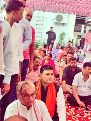 गुरु दक्षिणा गुरु के प्रति सम्मान व समर्पण भाव है।
समर्पण दिवस गुरुदक्षिण कार्यक्रम शारदा नगर लक्ष्मणपुरी ।
Rashtriya Swayamsevak Sangh (RSS) Sushil Tiwari Hindu Army HINDU ARMY #HinduArmy HinduArmy Sunil Bansal Bansal #HinduArmy
