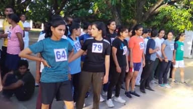अंतर्जनपदीय तैराकी व क्रासकंट्री दौड़ प्रतियोगिता धाविका सुरेखा यादव ने महराजगंज का नाम किया रोशन।
#upppolice
#mrjpolice