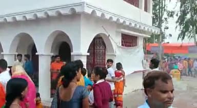 आज़मनगर: #salmari azamnagar सावन की पहली सोमवारी में गोरखनाथ धाम में 10,000 से भक्तों ने किया जलाभिषेक और बोल बम का जयकारा लगाते