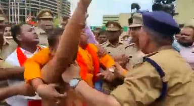 लखनऊ: नमाज़ के विरोध में बोखलाए कुछ कमज़र्फ।
#zen1newschannel