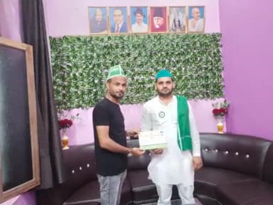 जय जवान | जय किसान | जय मजदूर |
#भारतीय_किसान_मजदूर_यूनियन-दशहरी जिंदाबाद |
माननीय राष्ट्रीय अध्यक्ष #मनीष_यादव जी जिंदाबाद |
आज दिनांक 19 जुलाई को #मोहम्मद_साहिल जी को जिला उपाध्यक्ष के पद पर मनोनीत किया गया |
जिस में मौजूद रहे |