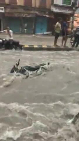 Floods in Gujarat and Maharashtra
#publicap #publicssaluteswoman
#floodailrt #maharanapartapvicharmanch